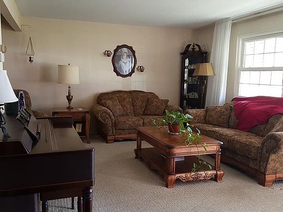 3rd image of 28520 Magnolia Dr