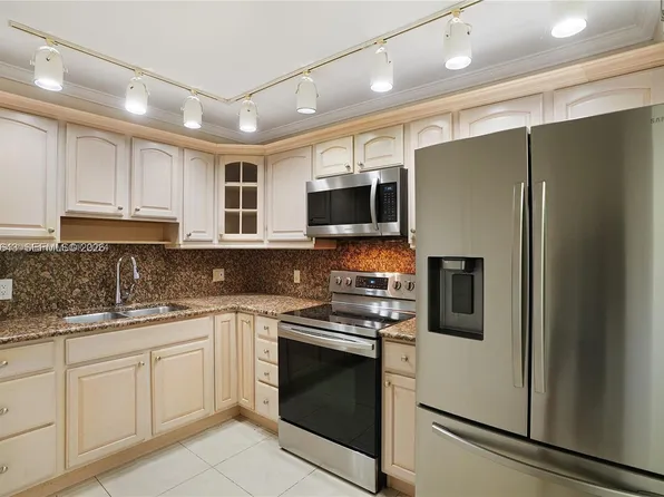 3800 S Ocean Dr APT 414, Hollywood, FL 33019