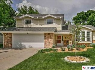 702 Edgewood Blvd, Papillion, NE 68046