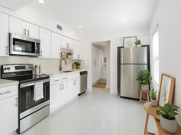 4th image of 2396 Service Road