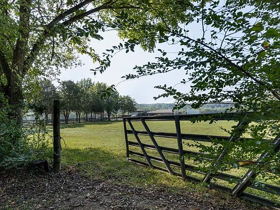 5th image of 541 Reed Valley Rd