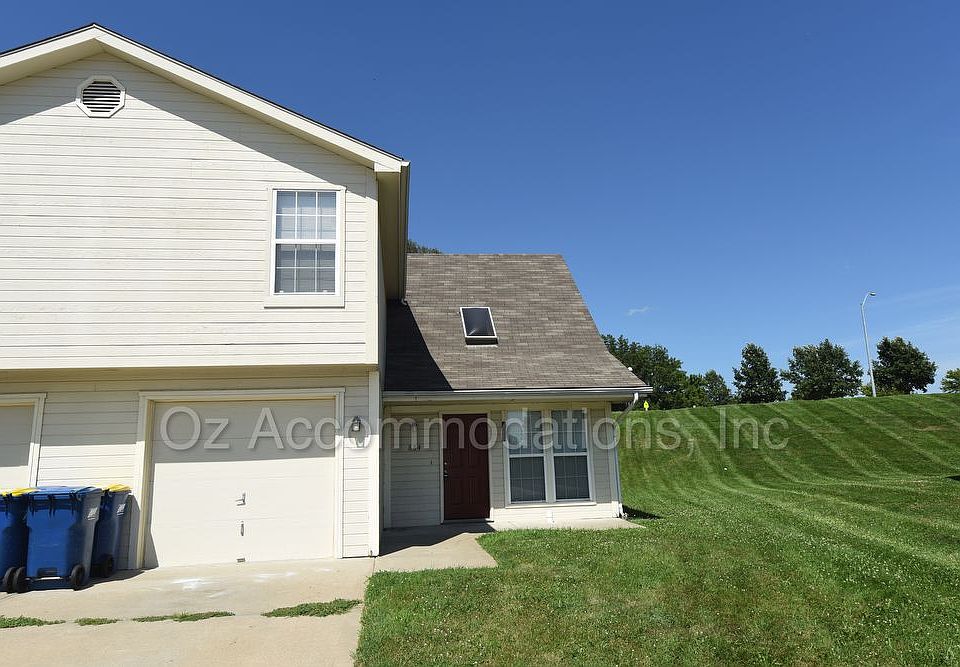1st image of 832 Walker Ct