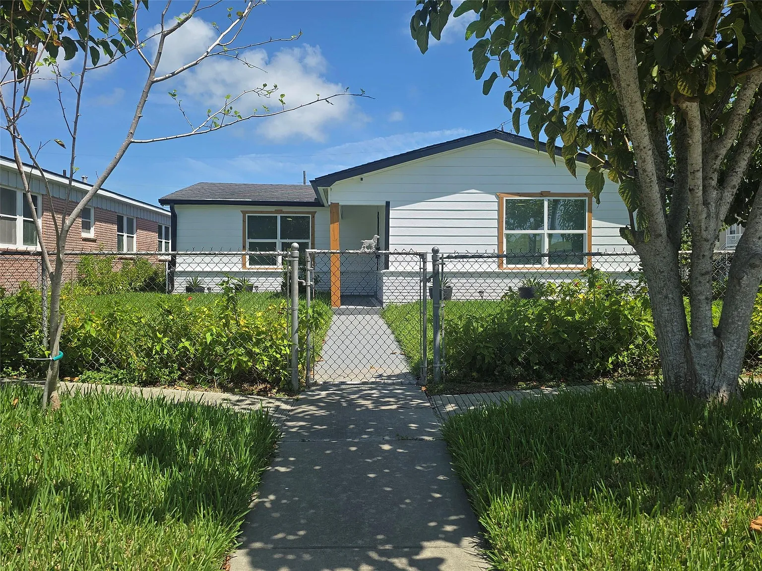 4 bed, 2.0 bath, 1782 sqft, $2,800 — Photo 1