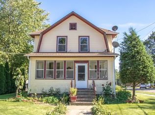 687 South St, Elgin, IL 60123