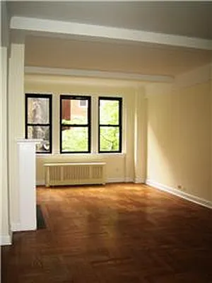 Rented by Siderow Residential Group | media 20