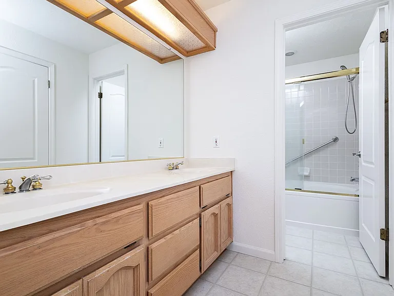 131 Royalton Cir — Photo 21