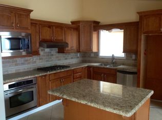 2827 Springfield Pl, Lancaster, CA 93536