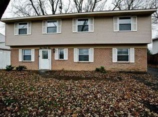 445 Rockhurst Rd, Bolingbrook, IL 60440