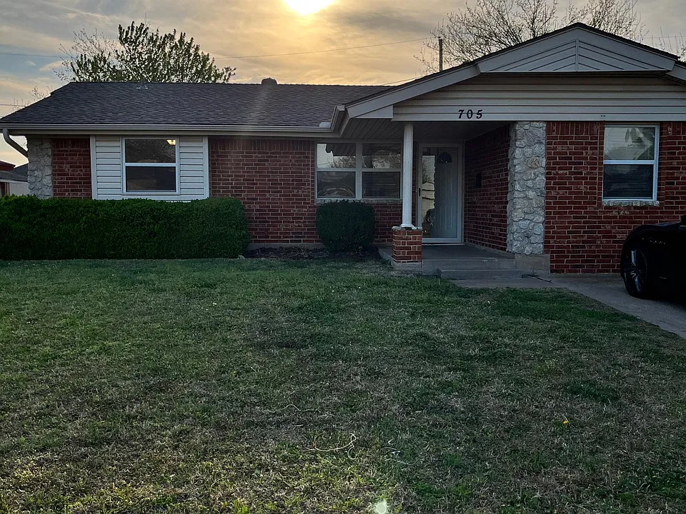 705 Wall Cir