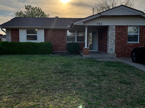 705 Wall Cir