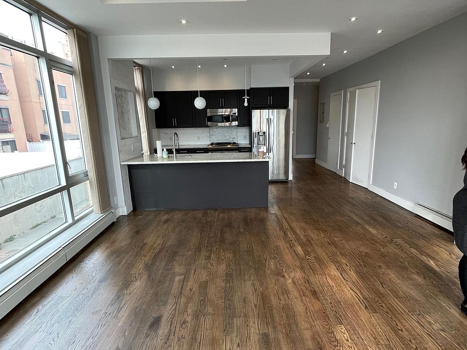 1st image of 3175 Emmons Ave #2