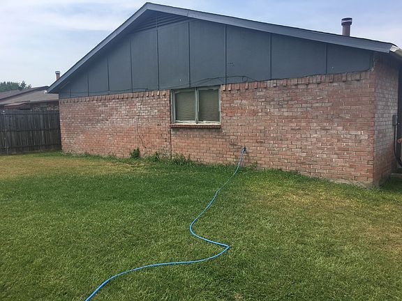 2nd image of 1420 Hereford Dr