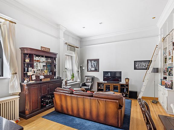 3rd image of 7 Gramercy Park W #2D