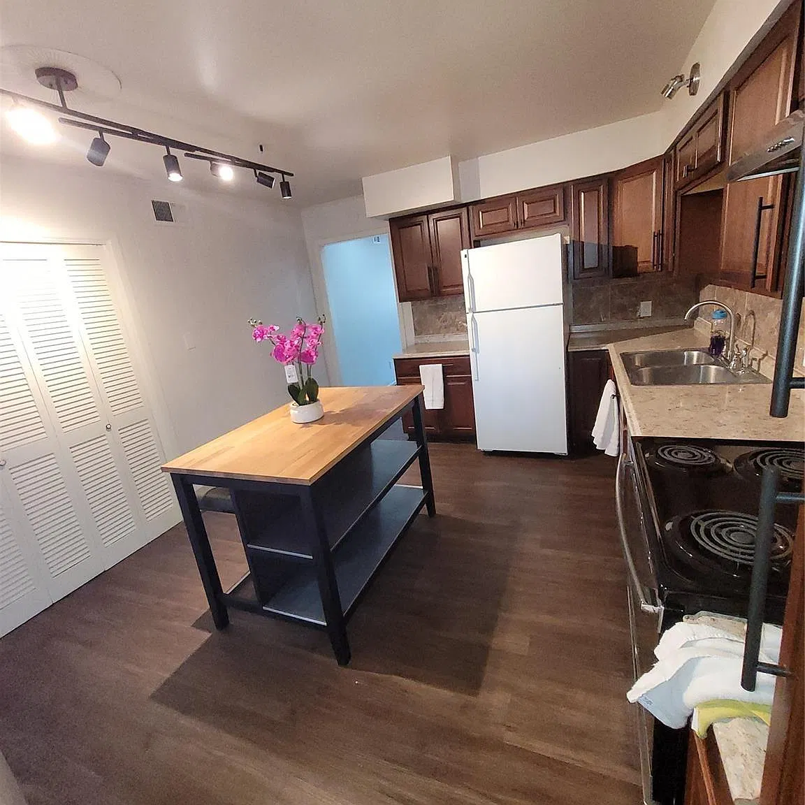 2 bed, 2.0 bath, 1144 sqft, $1,300 — Photo 4