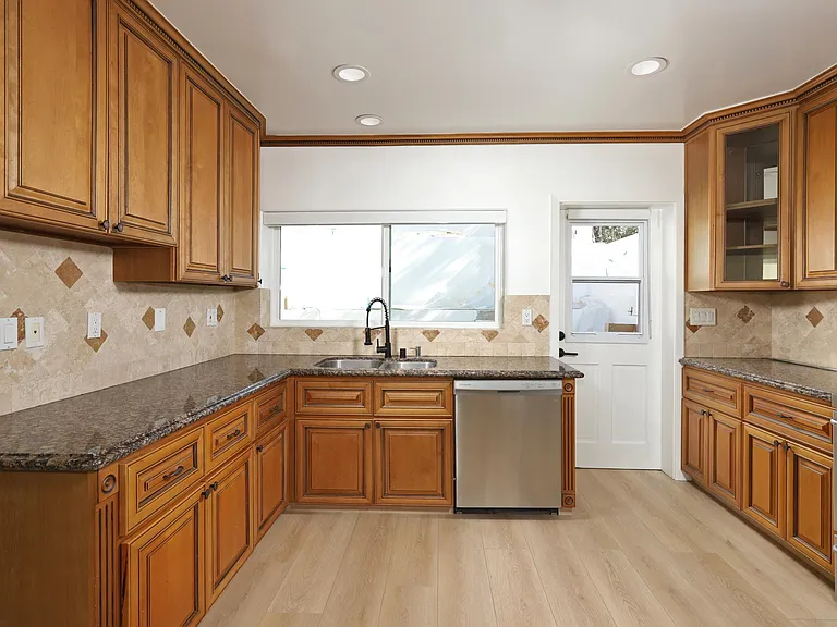 1827 Hill Dr — Photo 6