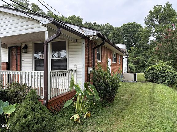 3rd image of 808 Campanella Ln