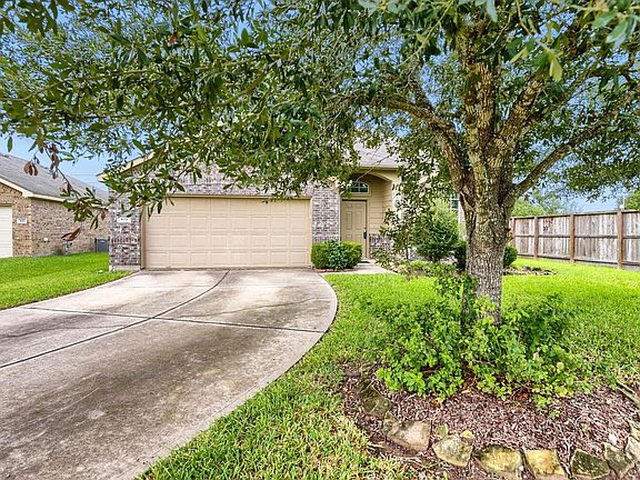 3rd image of 631 Honeysuckle Vine Dr