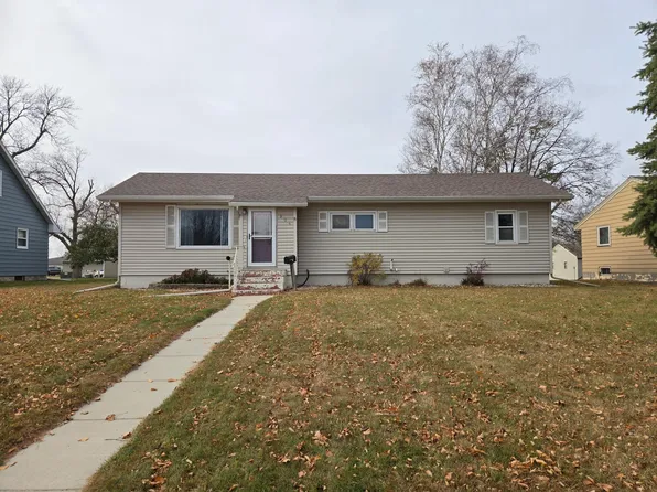 904 15th St S, Benson, MN 56215