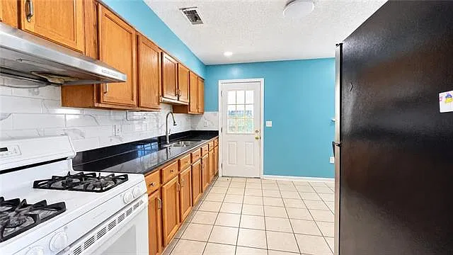3 bed, 1.0 bath, 1000 sqft, $1,600 — Photo 4