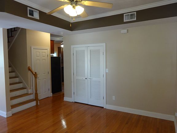 3rd image of 21 N Hillside Ave Unit 1