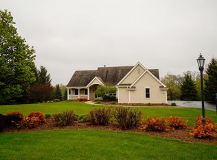 S96W32985 Hickorywood Trl, Mukwonago, WI 53149