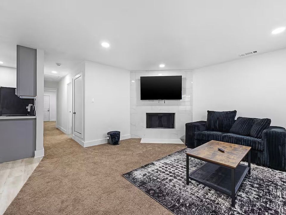 1st image of 519 Briaroaks Ct