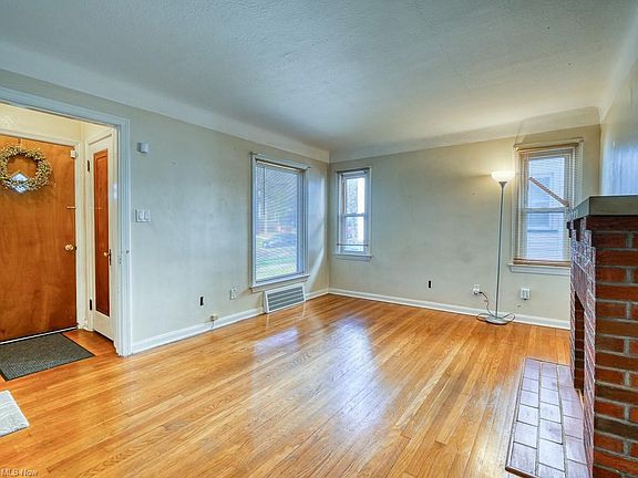 4th image of 3649 W 120th St