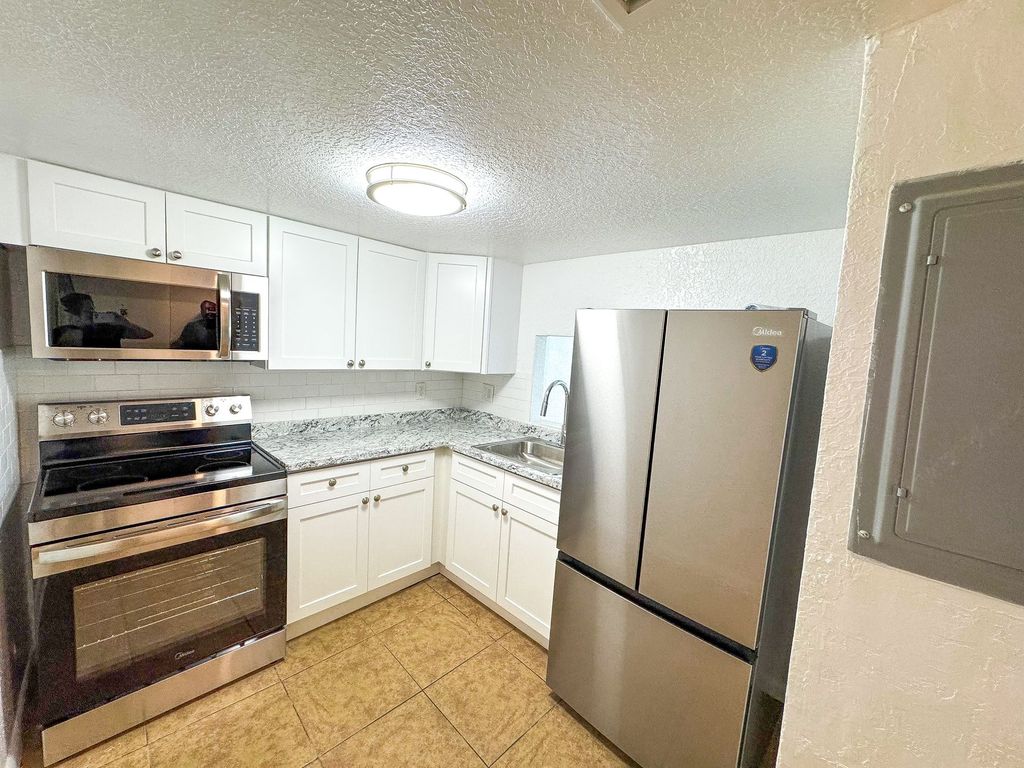 416 SW 1st Ct Unit 1, photo 6