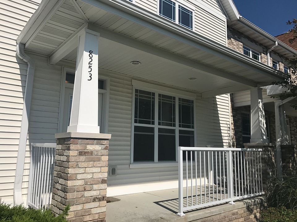 Private porch/entry way