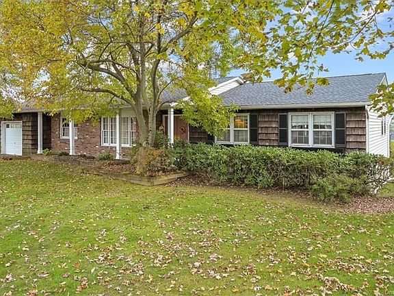 3rd image of 326 Balmville Ln