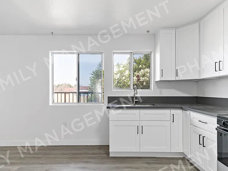 5227 Huntington Dr N #2 — Photo 7