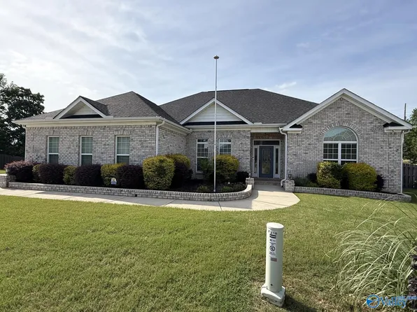 219 Woodgrove Dr NW, Madison, AL 35757