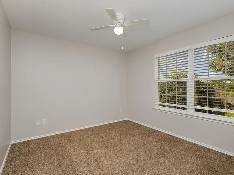 1121 Charlotte Dr — Photo 31