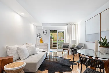 Rented by R New York