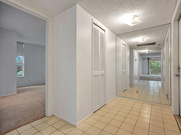5th image of 545 Oaks Lane #201