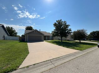 2706 Montrose Cir, Eudora, KS 66025
