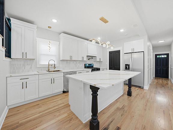 3rd image of 1513 W 61st St