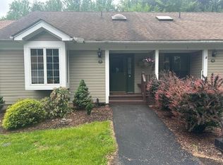 5 Turtle Cv, Stroudsburg, PA 18360