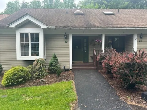 5 Turtle Cv, Stroudsburg, PA 18360