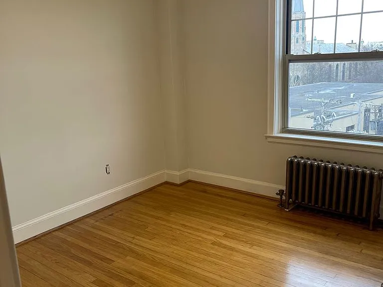 Mayflower Apartments — Photo 86