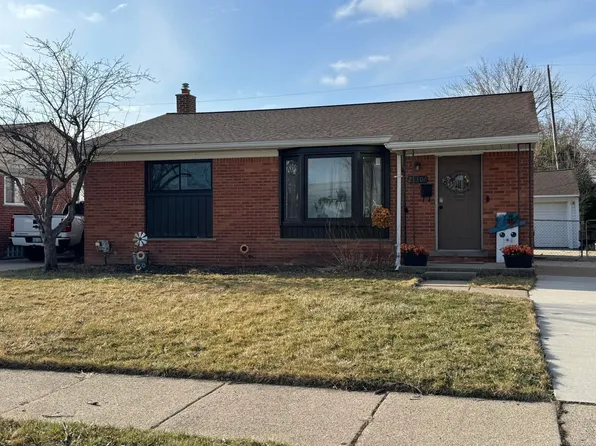21306 Briarcliff St, Saint Clair Shores, MI 48082