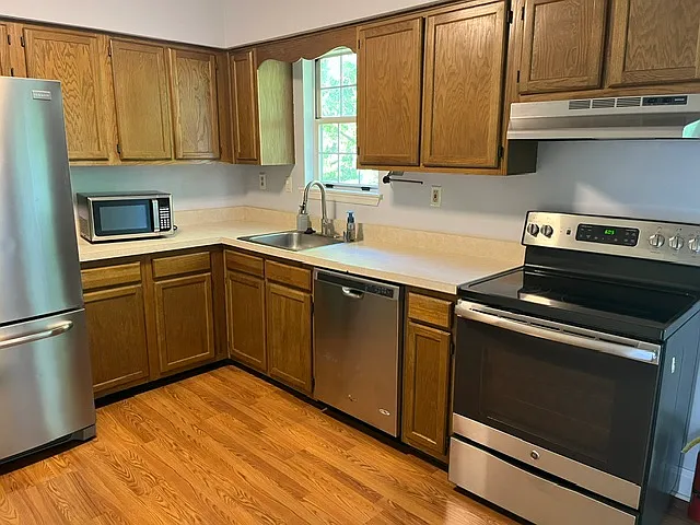 104 S Oak Cliff Ct — Photo 3