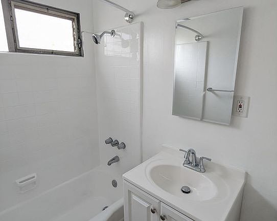 5th image of 3758 Inglewood Blvd #6