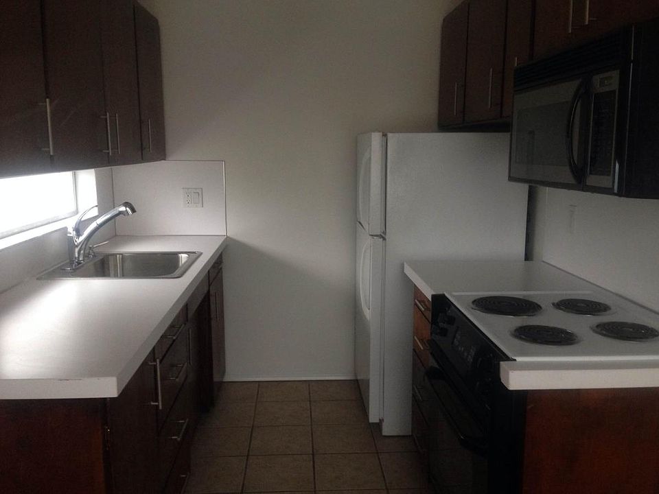 2nd image of 1903 E Cherry St