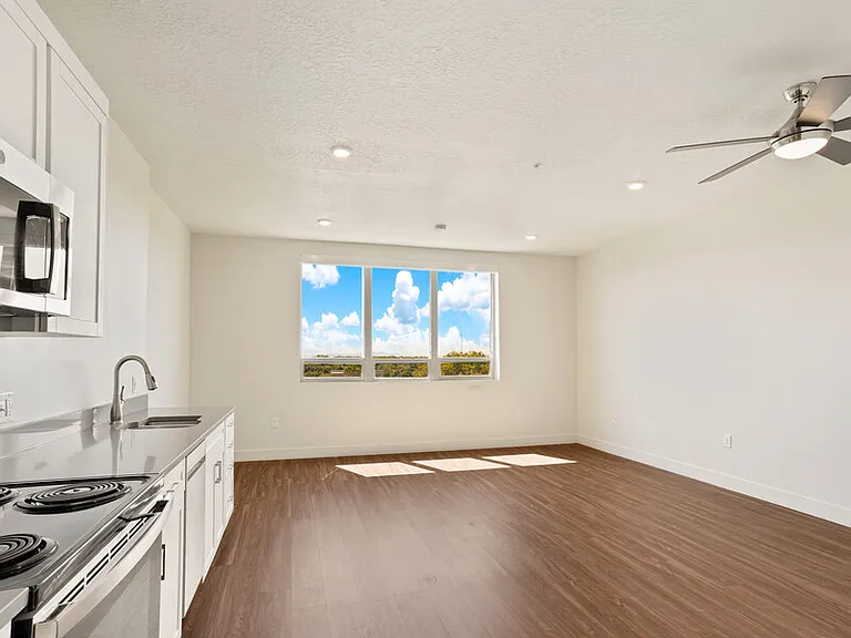 Citizens West Apartments — Photo 11