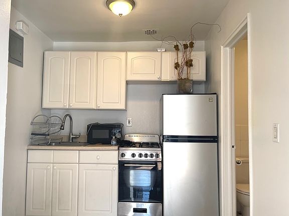 3rd image of 1484 2nd Ave APT 2A