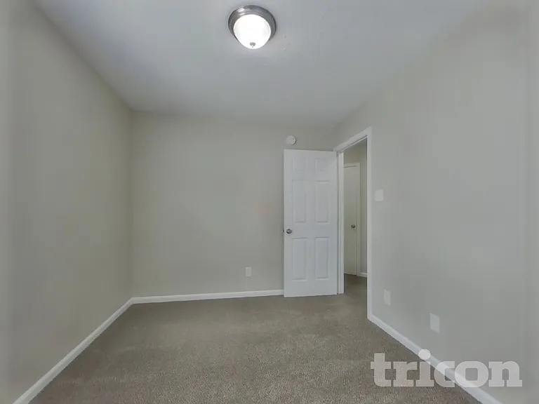 4518 Redcliff South Ln — Photo 13