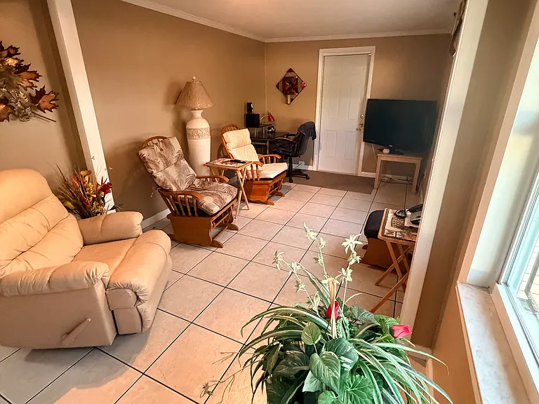 4923 Genesis Ave — Photo 18