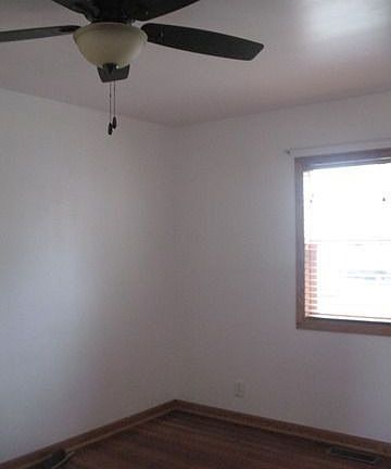 4th image of 75 E Pine St