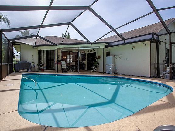3rd image of 572 Hollowtree Pl